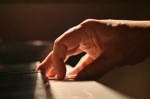 Read more about the article 7 falsche Stereotypen, die dich daran hindern, Klavier zu spielen